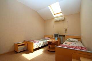 Гостиница Отель Мед Волгоград Кровать в общем номере с 2 кроватями-2